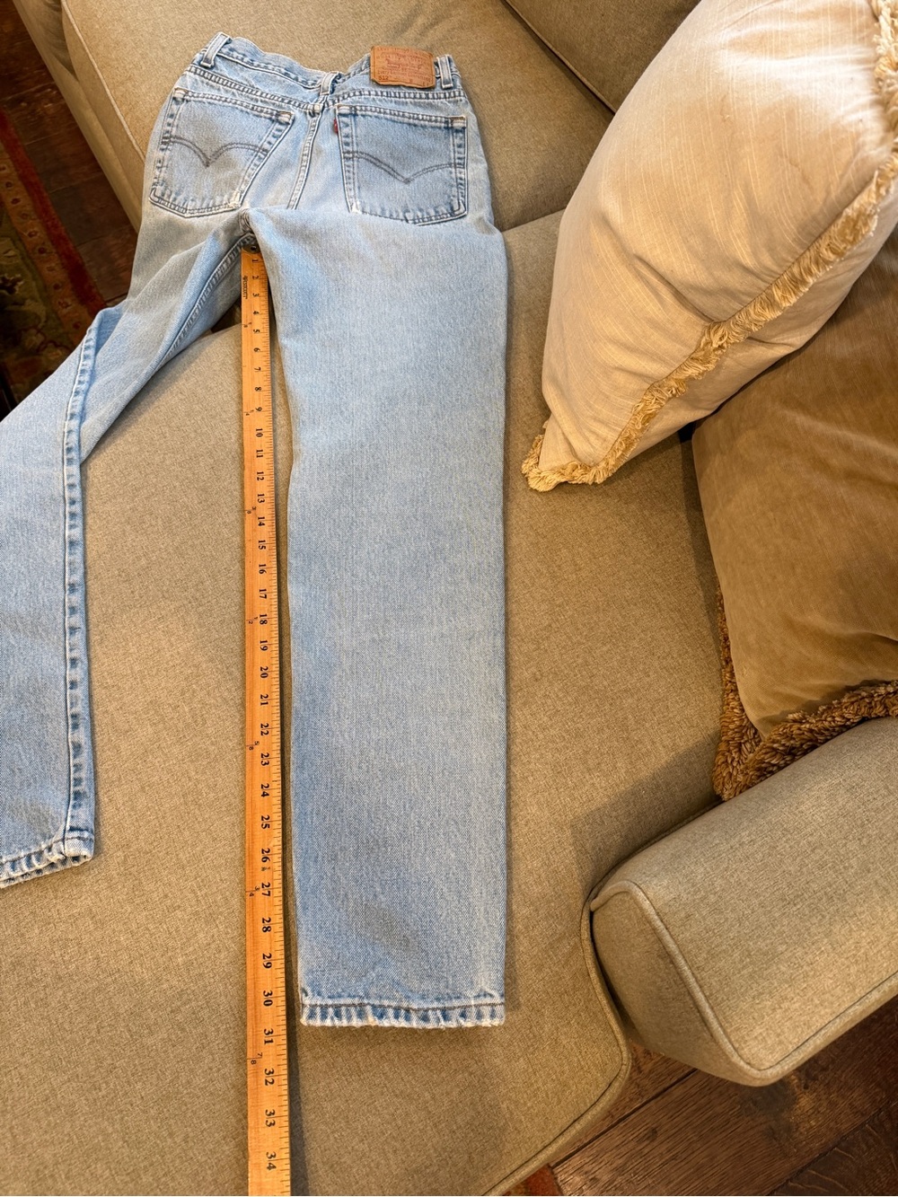Vintage Light Wash High-Rise Women’s Levi’s Jeans - Blue - Picture 15 of 16
